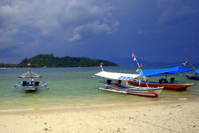 Wisata Pantai Lampung Akses Mudah
