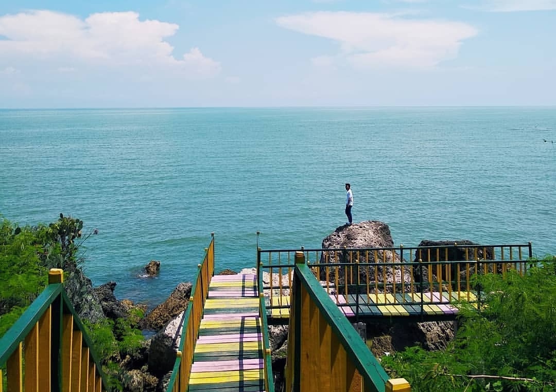 Pantai Jumiang, Wisata di Pamekasan Madura yang Hits 2020